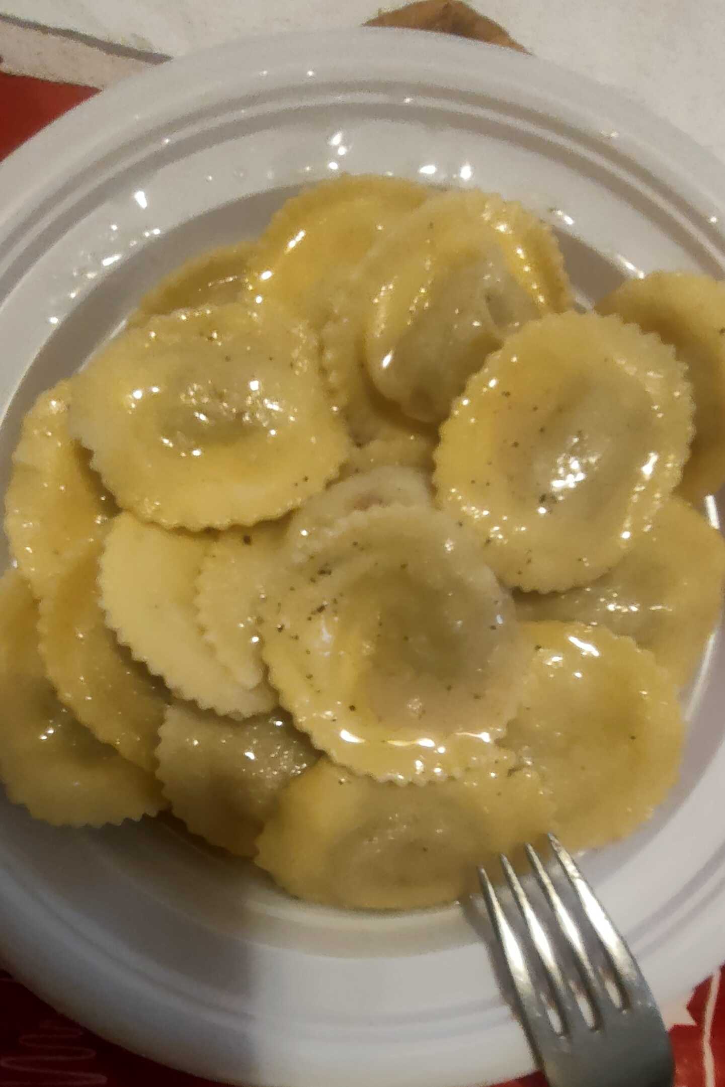 buon pranzo a tutti voi della community oggi abbiamo nel menu la pasta i  Girasoli di Giovanni Rana con prosciutto di Parma buoni 😄😄