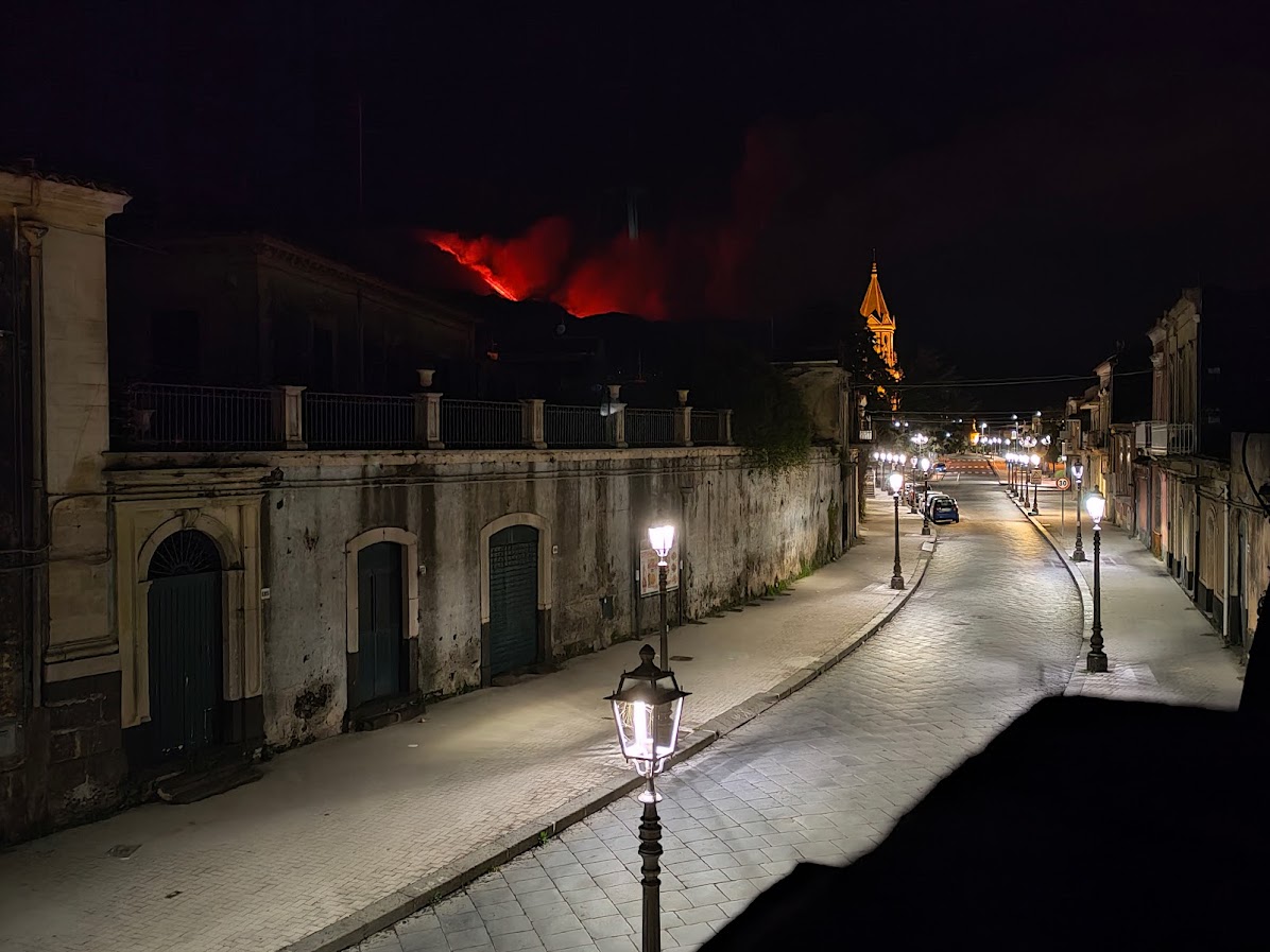Etna: eruzione notturna