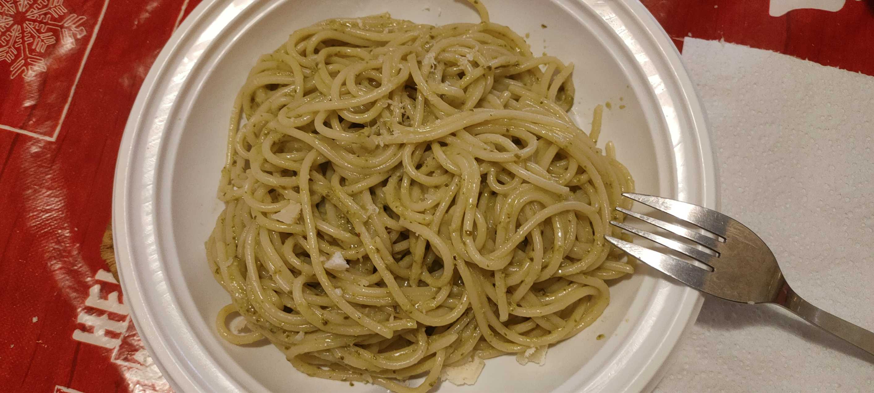 buon pranzo a tutti voi della community oggi pasta al pesto 😄😄