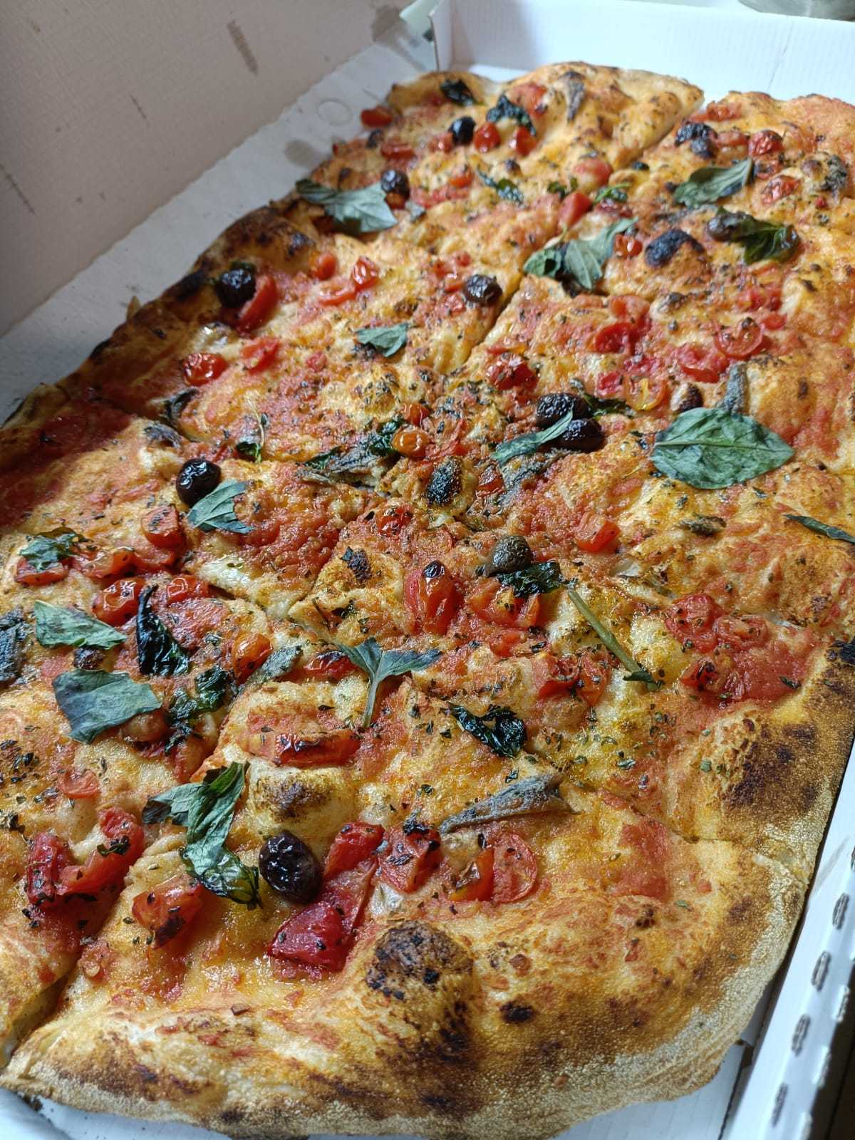 La pizza non stanca mai è sempre buona