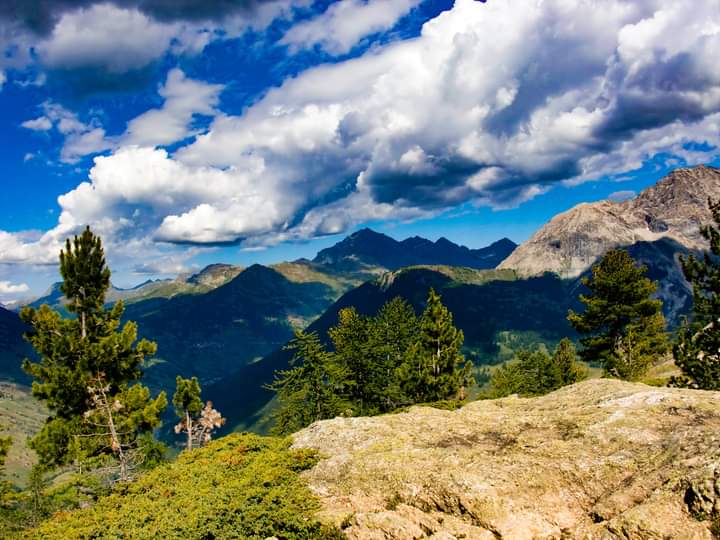 Una gita in montagna tra sole e nuvole