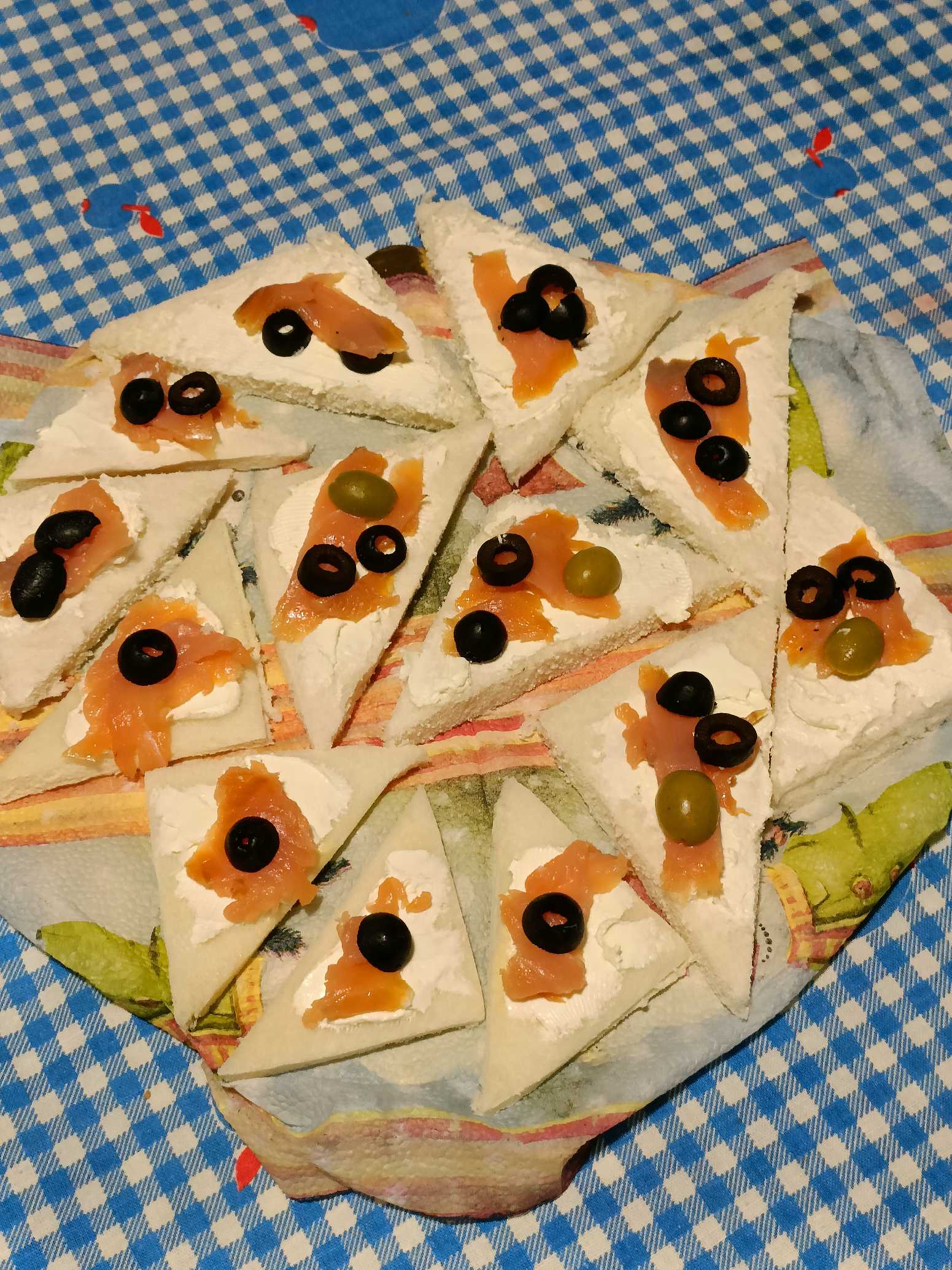 Tartine Salmone, Philadelphia e olive