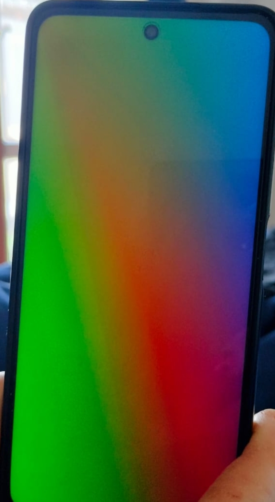 Oppo A98 Schermo arcobaleno quando è in carica