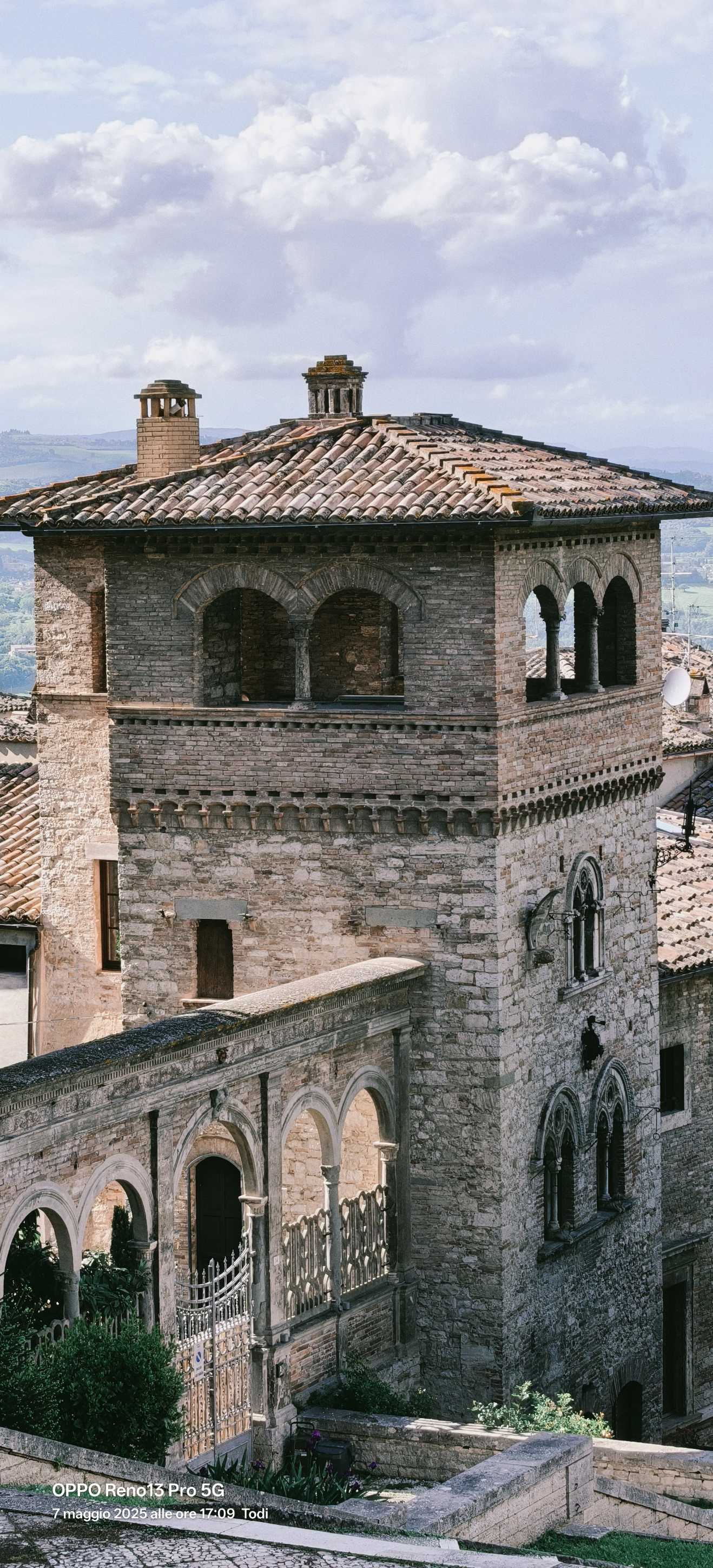 Particolare, al centro di Todi