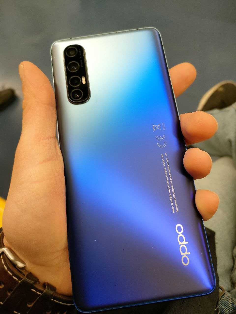Design di Oppo Findx2 Neo