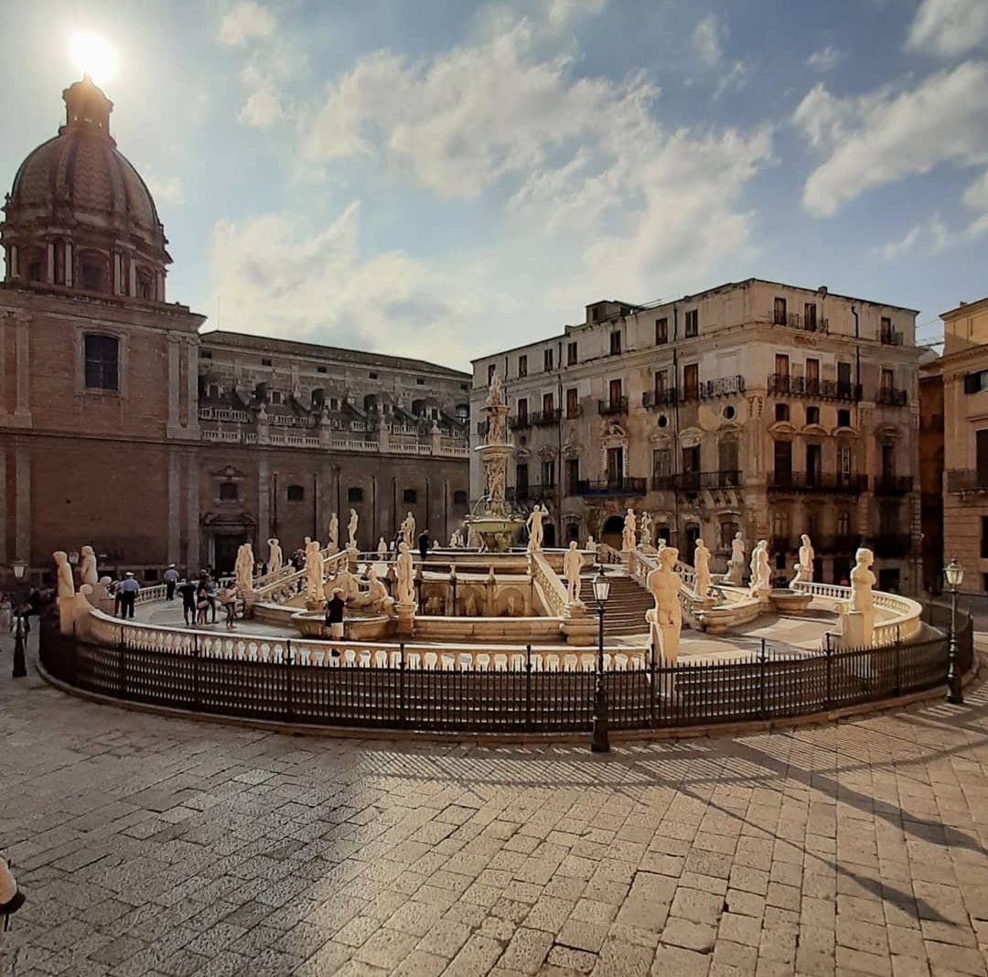 Palermo. 
Sicilia.
Fontana della vergogna.

16/9/2019