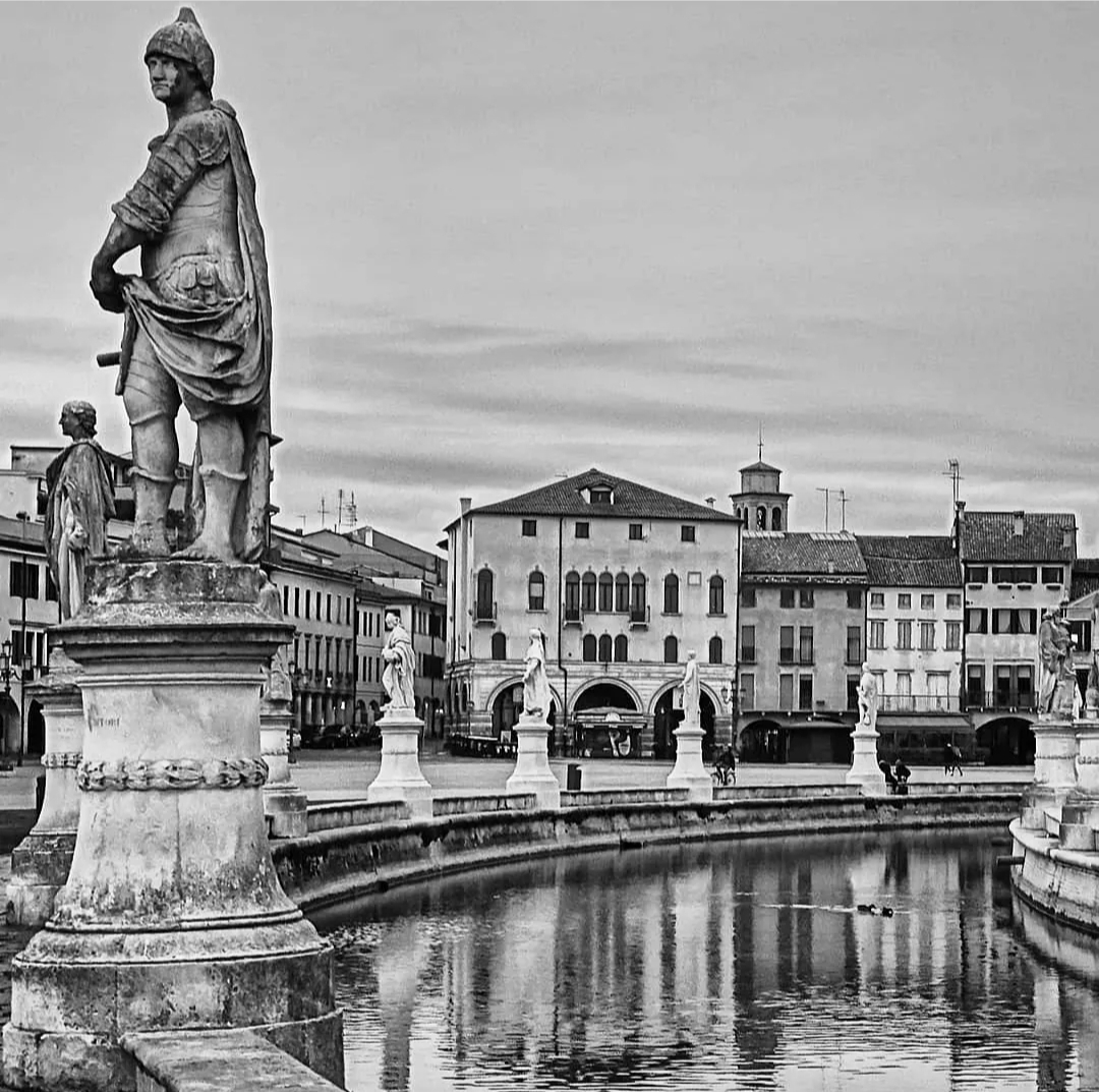 Padova
Piazza delle Erbe.
Dettagli.
Black and White.
24/1/2019
Giuseppe Annecchiarico